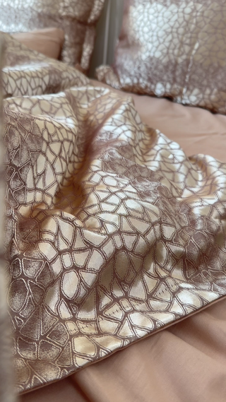 Jacquard-Cotton Sateen Bedding Collection – Golden Elegance